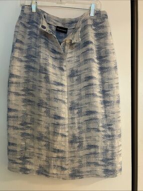 Emporio Armani Cream and Blue Textured dupioni silk Mandarin pencil skirt.